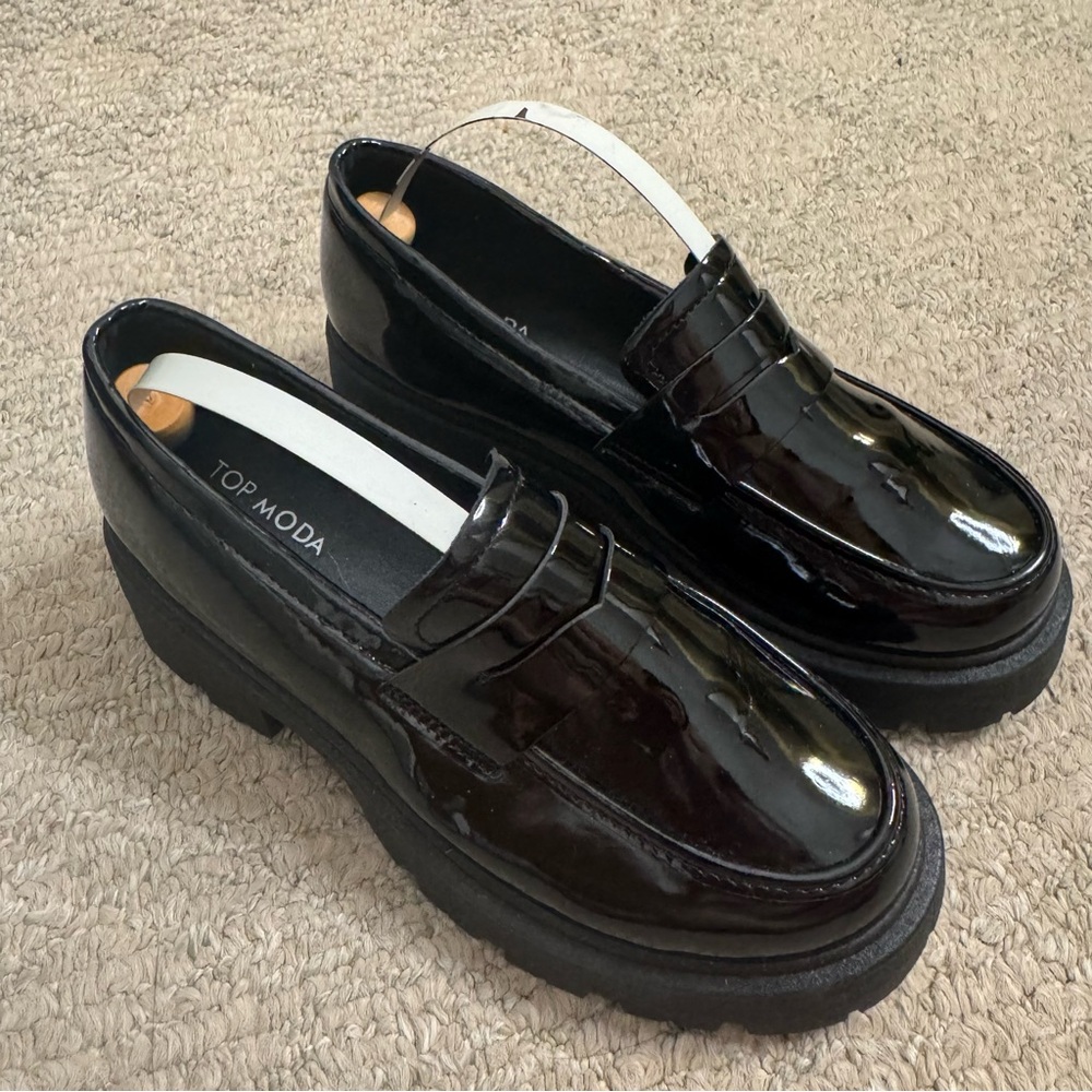 Top Mora Loafers Chunky Academia Minimalist Artsy Size 6.5 Black